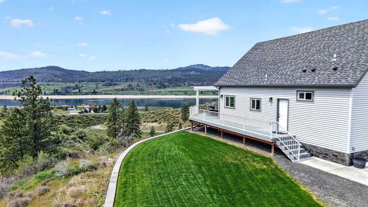 Property Photo:  42325 N Doe Rd  WA 99122 