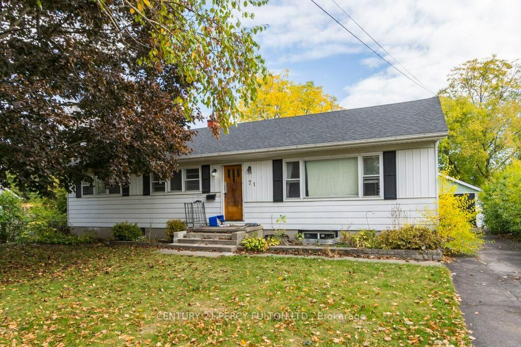 Photo de la propriété:  71 Prince Of Wales Drive Main  ON K8P 2T6 
