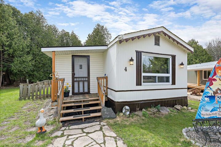 4 Laurel Lane — photo 1