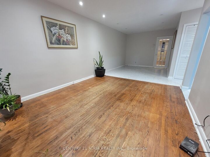 Property Photo:  339 Taylor Mills Drive N  ON L4C 2T8 