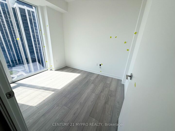 Photo de la propriété:  474 Caldari Road 1209  ON L4K 0R5 