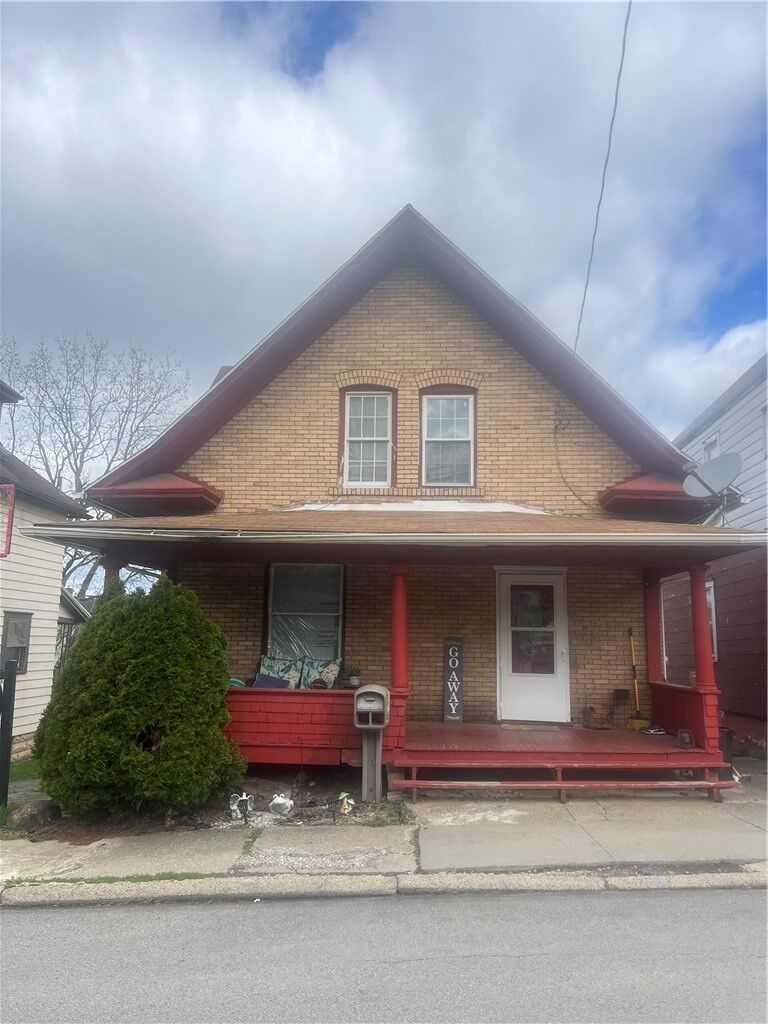 Property Photo:  827 Morton St  PA 16101 