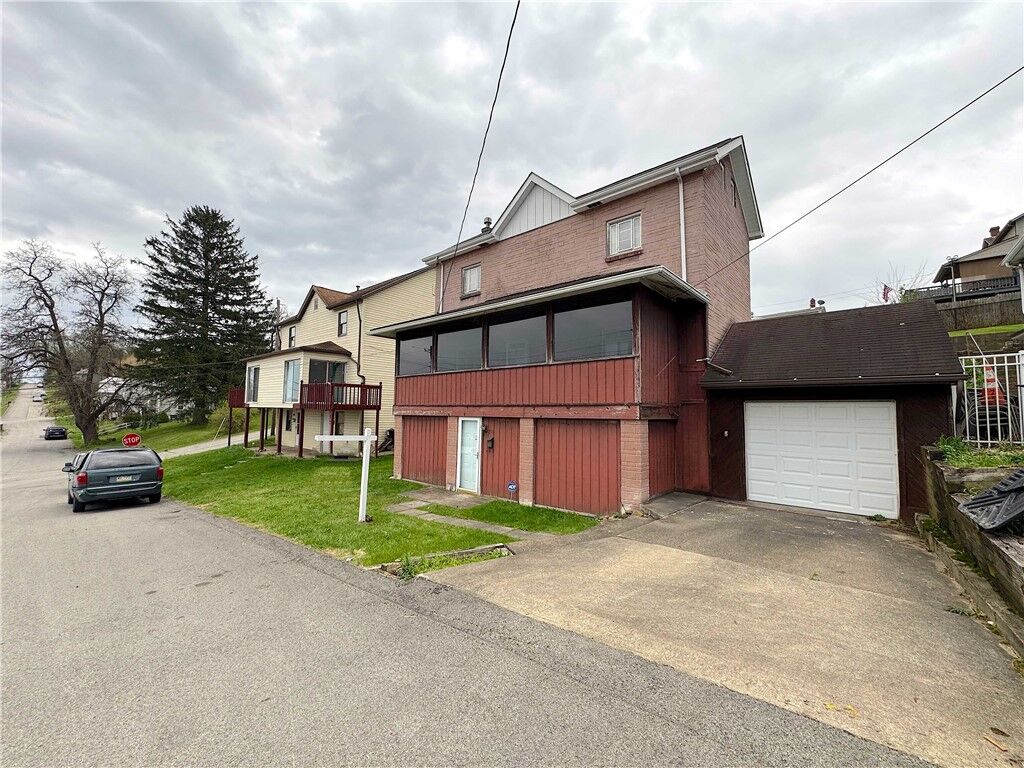 Property Photo:  214 Madison Ave  PA 15637 