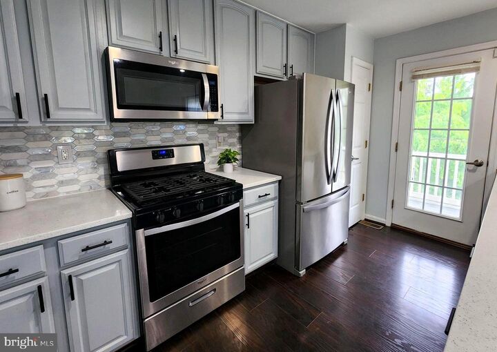 Property Photo:  2529 Briar Ridge Lane 2529  MD 21113 