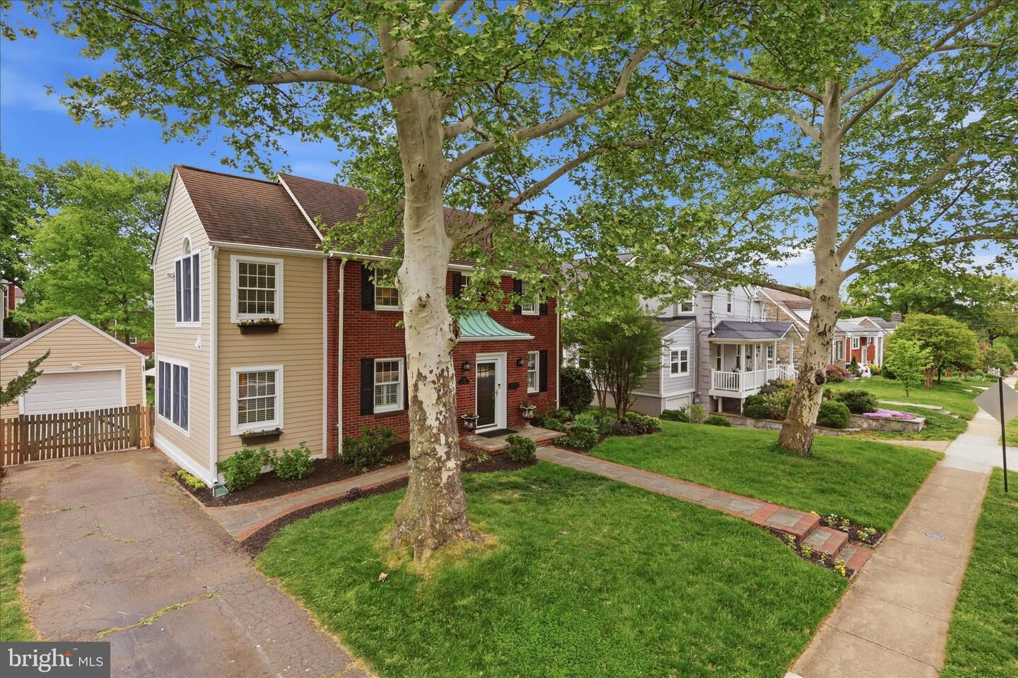 Property Photo:  139 S Abingdon Street  VA 22204 