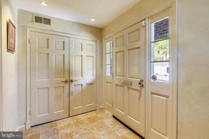 Property Photo:  317 S Union Street  VA 22314 