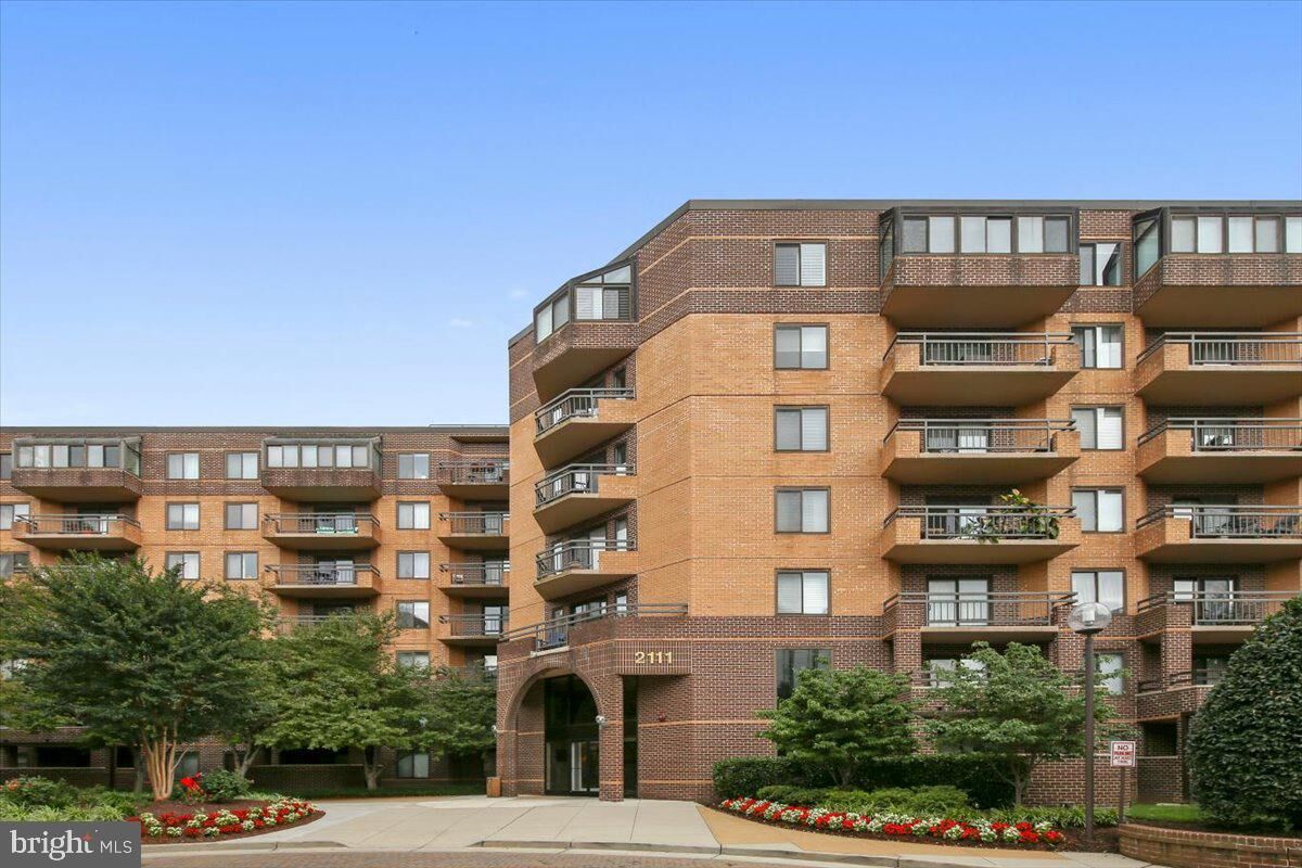 Property Photo:  2111 Wisconsin Avenue NW 118  DC 20007 