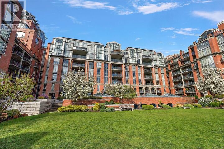 Property Photo: 21 Dallas Road 807 BC V8V 4Z9