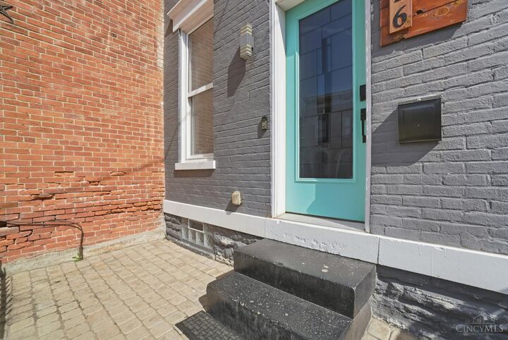 Property Photo:  916 Findlay Street  OH 45214 