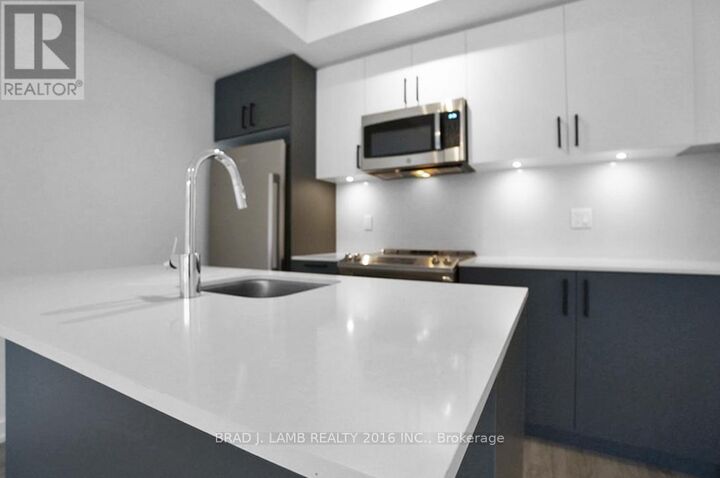 Property Photo:  35 Birchcliff Avenue 11  ON M1N 0C1 