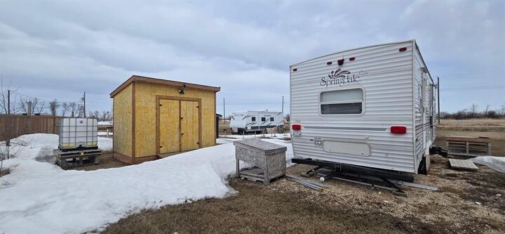 Property Photo:  4 Metner Drive  MB R0C 2K0 