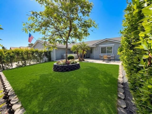 Property Photo:  77663 Edinborough Street  CA 92211 