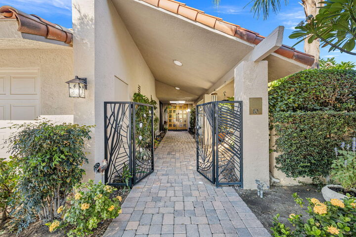 Property Photo:  10 Whittier Court  CA 92270 