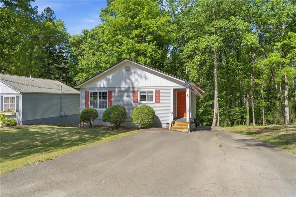 Property Photo: 5135 Phoenix Street GA 30041
