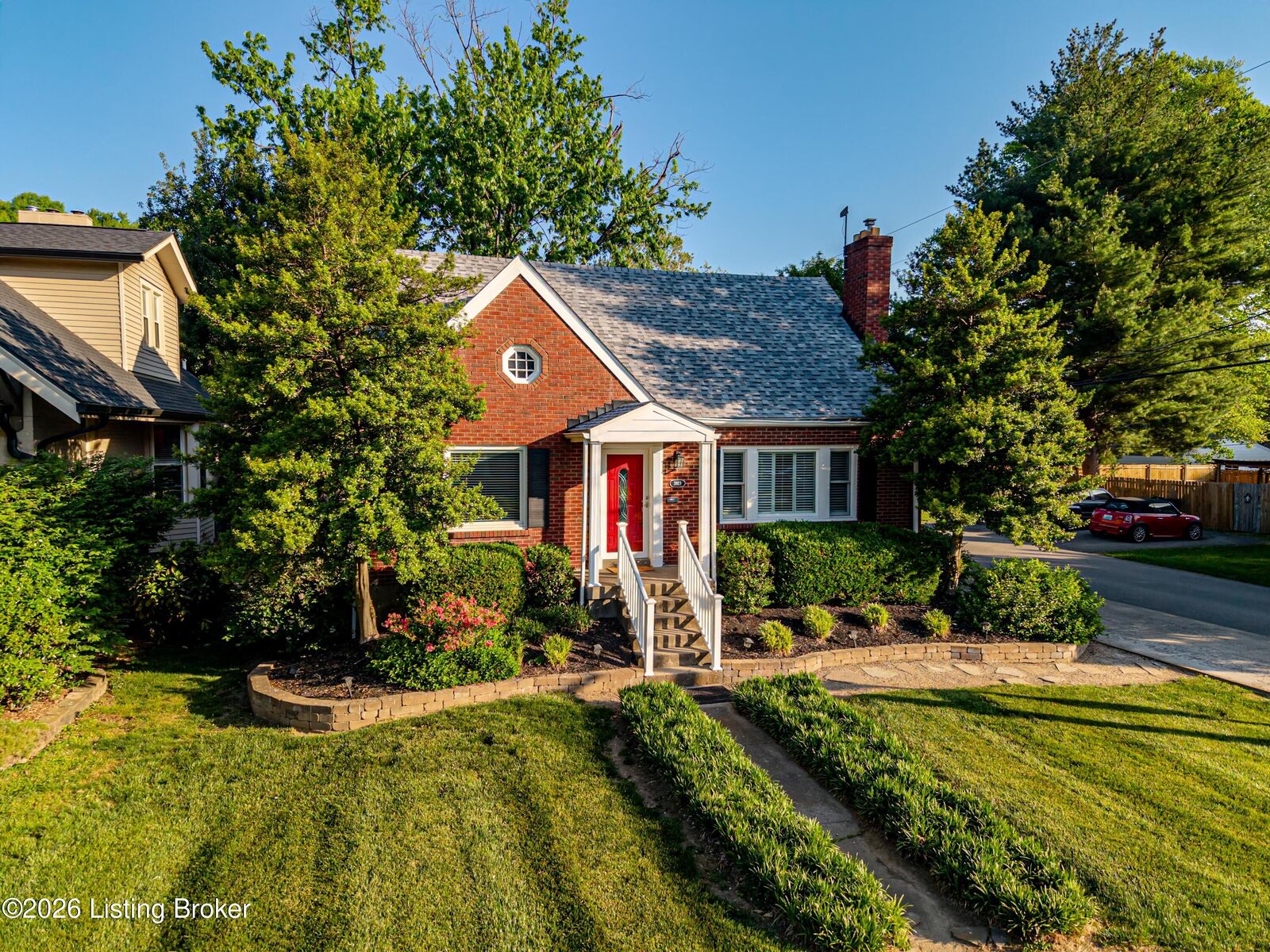 Property Photo: 3923 Grandview Ave KY 40207