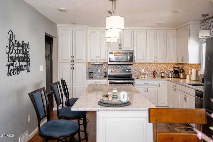 Property Photo:  1813 4th Street NE  ND 58401 