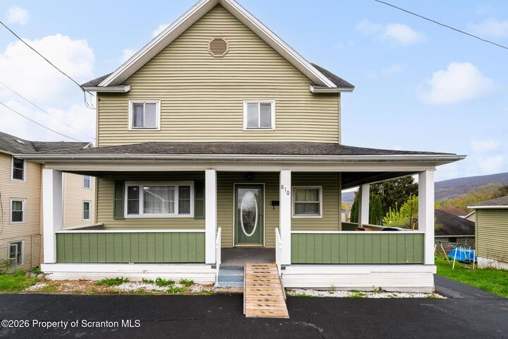 Property Photo:  810 Pine Street  PA 18433 