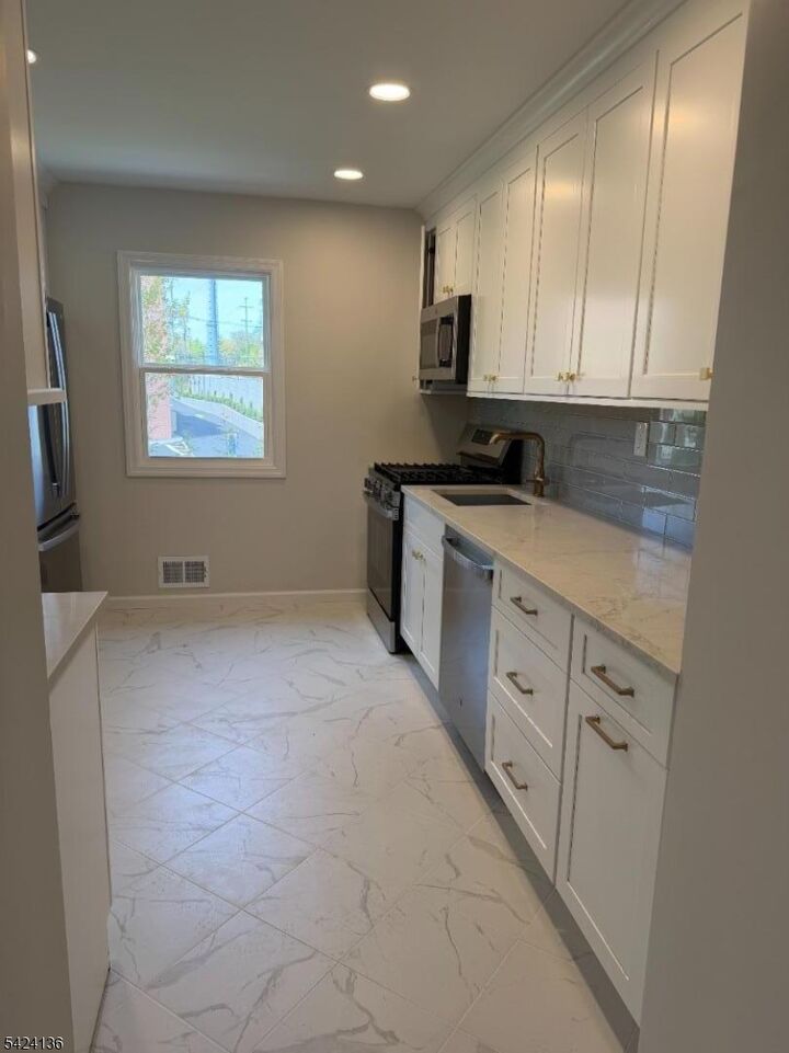 Property Photo:  47 La Grande Ave  NJ 07023 