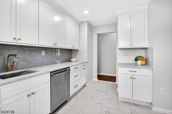 Property Photo:  47 La Grande Ave  NJ 07023 