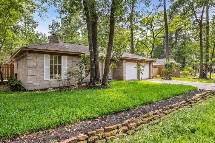 Property Photo:  25 N Deerfoot Circle  TX 77380 