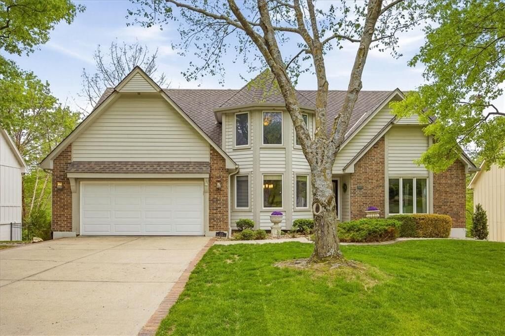Property Photo:  920 NW High Point Drive  MO 64081 