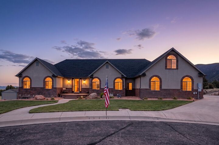 Property Photo:  1049 E Fenwick Way  UT 84721 