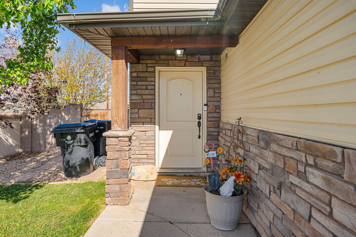 Property Photo:  2990 N Gemini Meadows Ln  UT 84721 