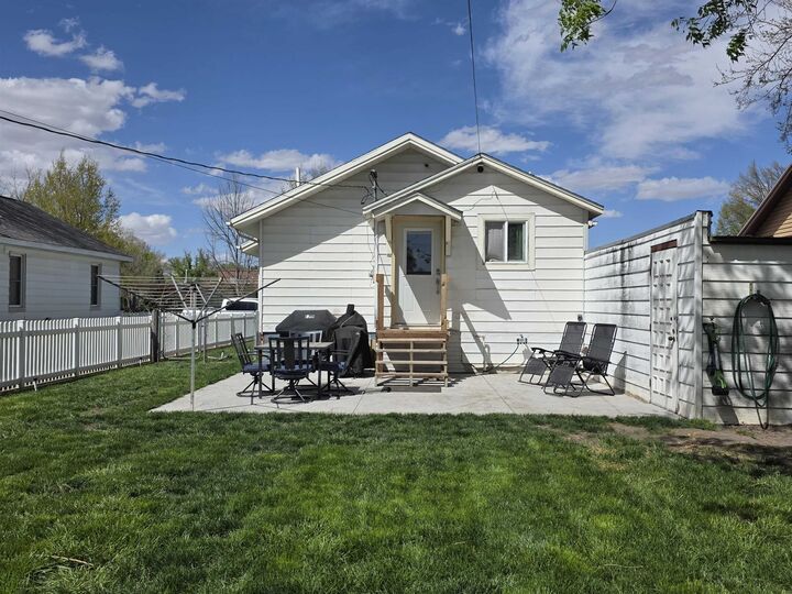 Property Photo:  912 E 10th Street  NE 69101 