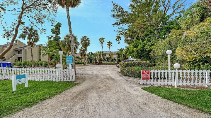 Property Photo:  5311 Gulf Of Mexico Drive 5  FL 34228 