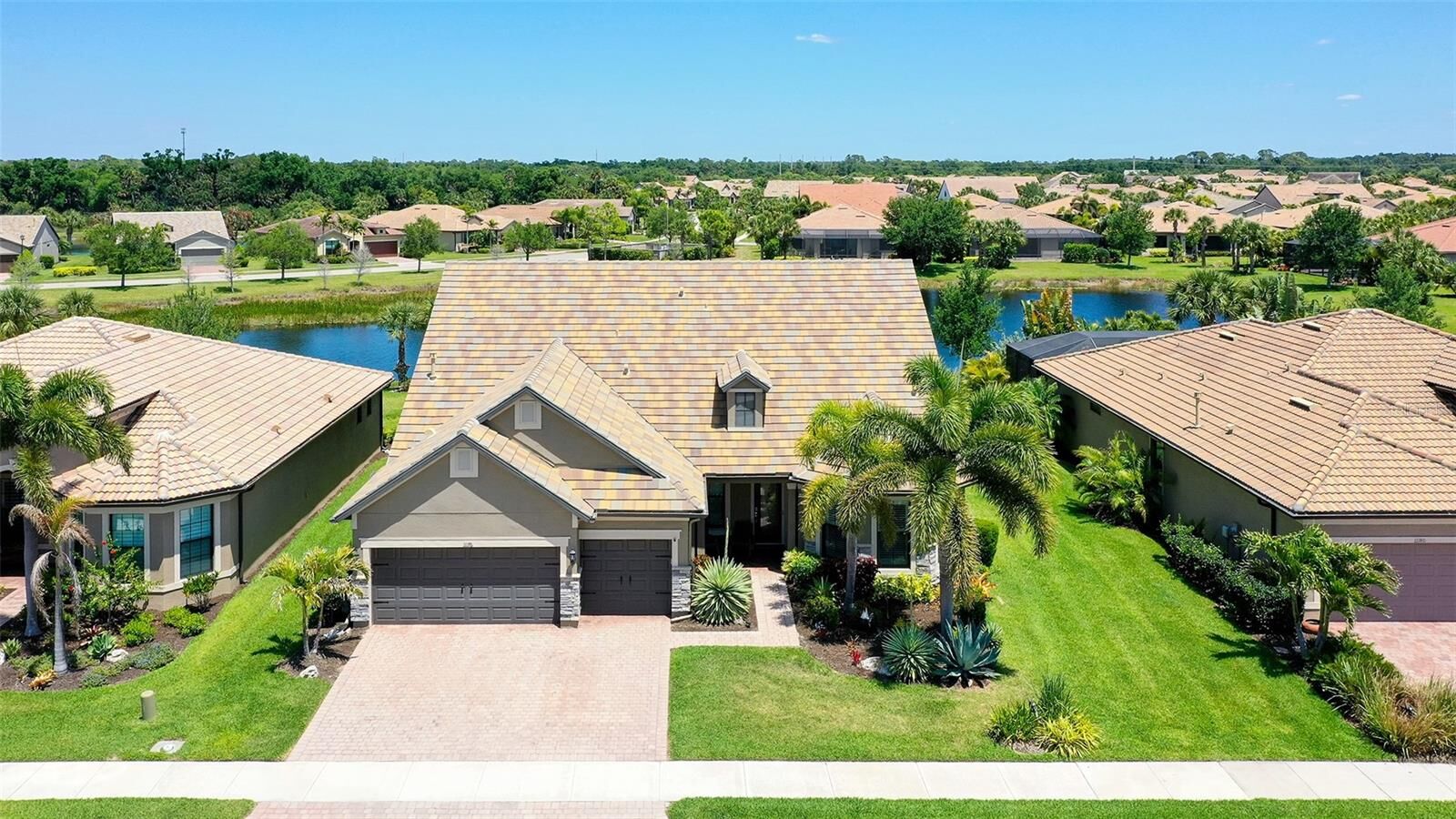 Property Photo:  11176 Roseate Court  FL 34238 