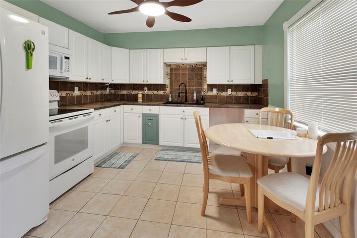 Property Photo:  44 Narcissus Drive  FL 32713 