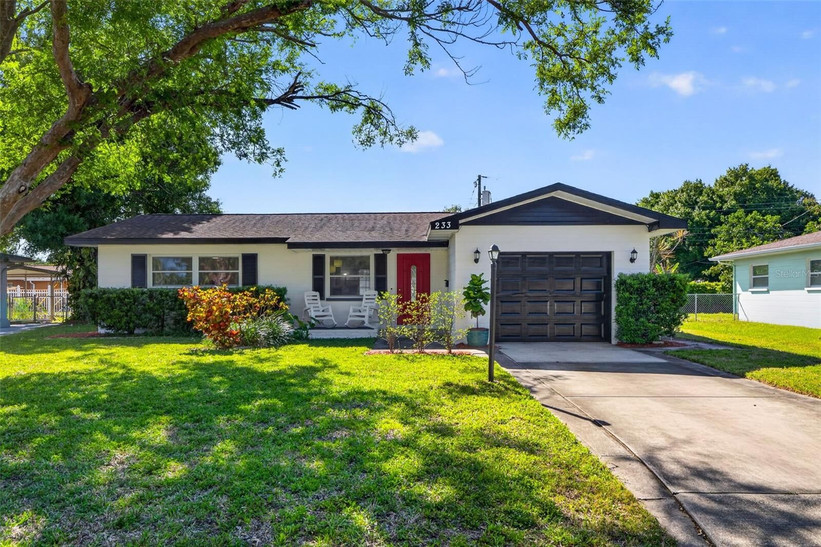 Property Photo:  233 NW Madison Circle N  FL 33702 