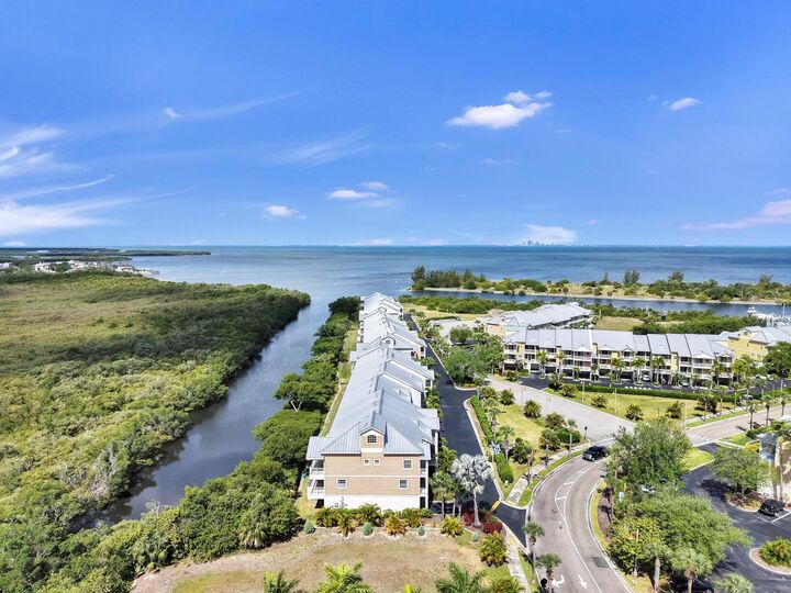 Property Photo:  3202 Mangrove Point Drive  FL 33570 
