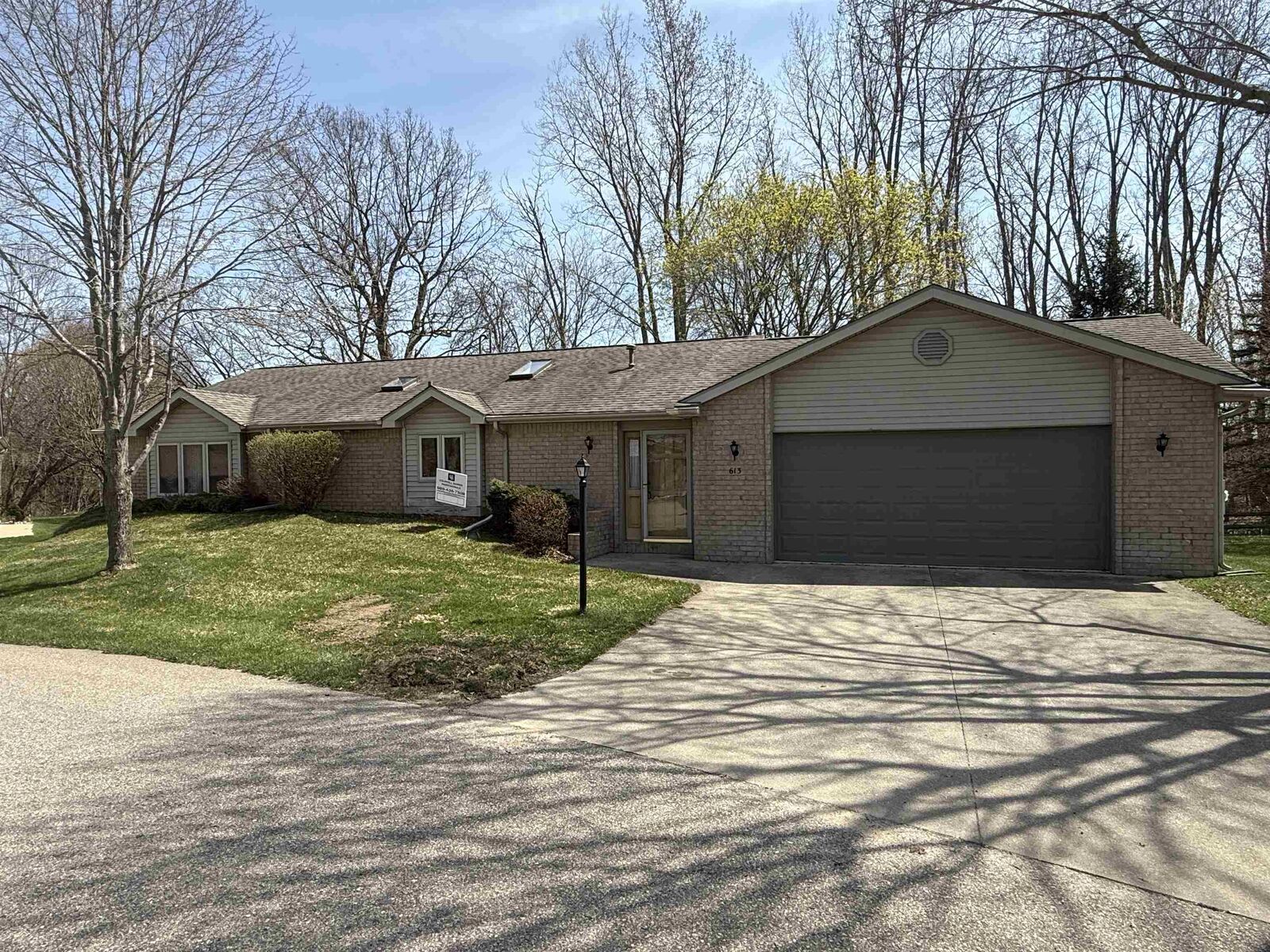 Property Photo:  613 Kemp Court  MI 48624 