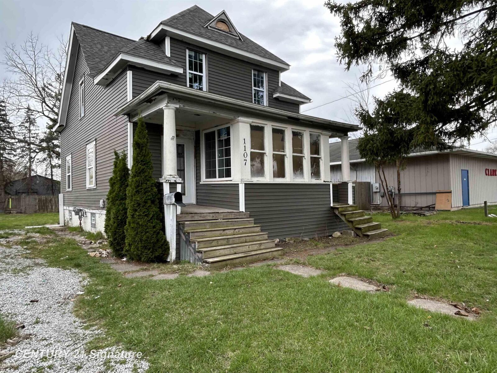 Property Photo:  1107 State Street  MI 48602 