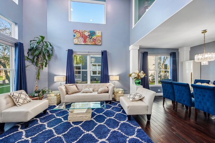 Property Photo:  612 E Delgado Drive  IL 60074 