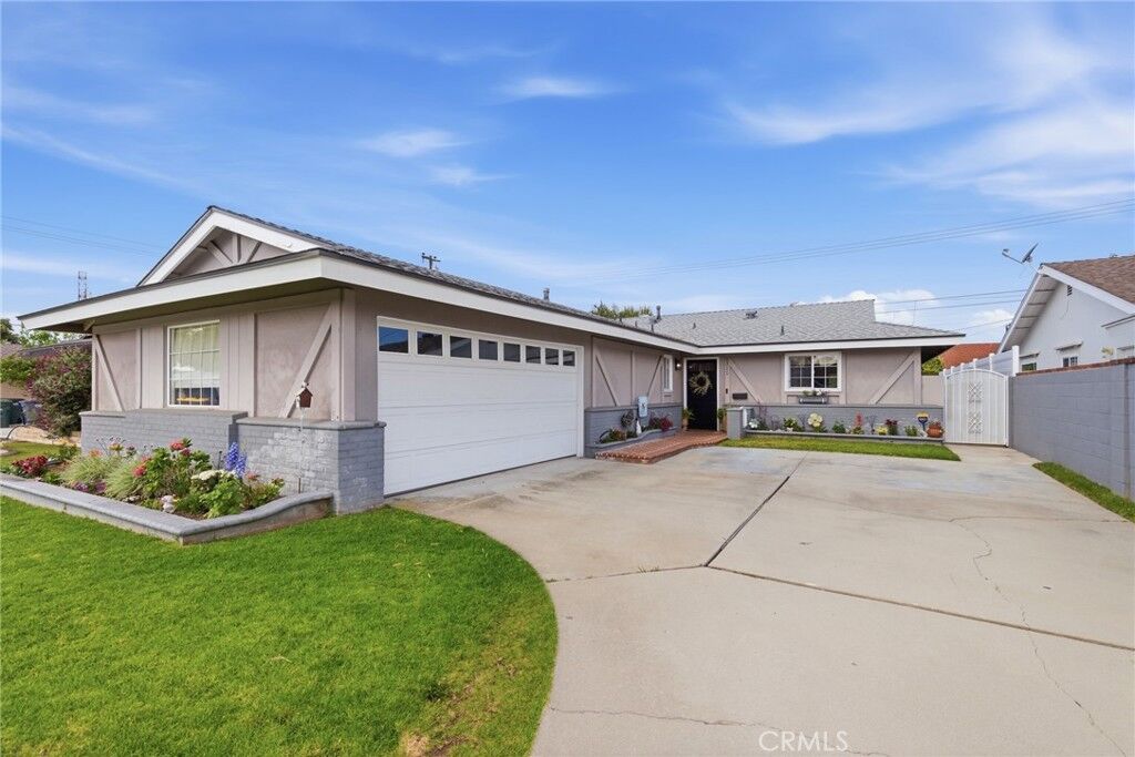 Property Photo:  5311 Josie Avenue  CA 90713 