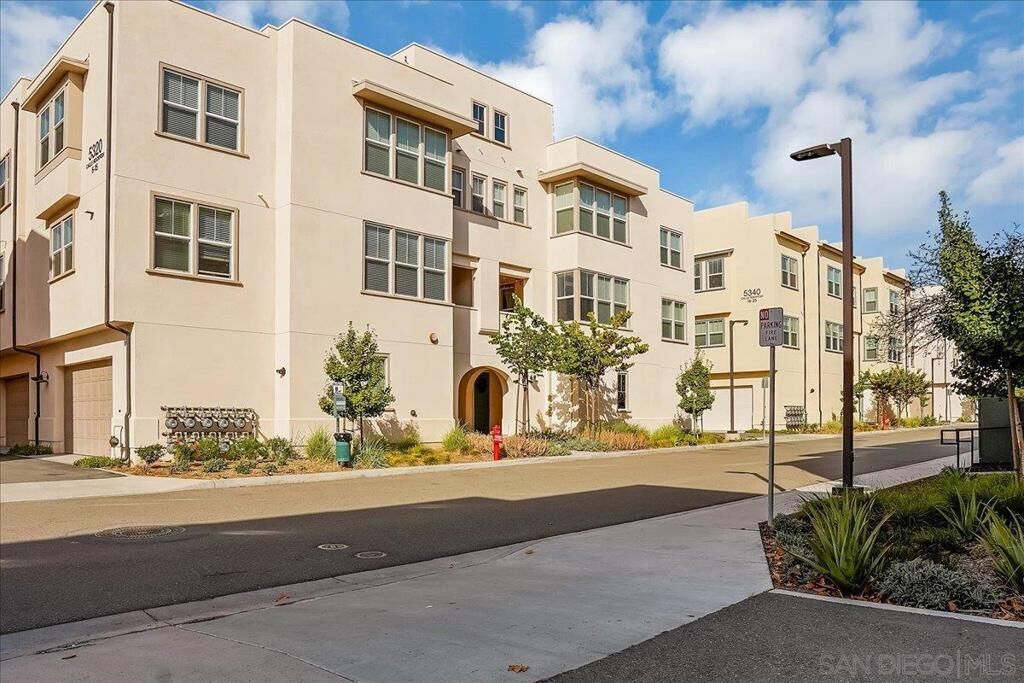 Property Photo:  5320 Calle Rockfish 7  CA 92154 