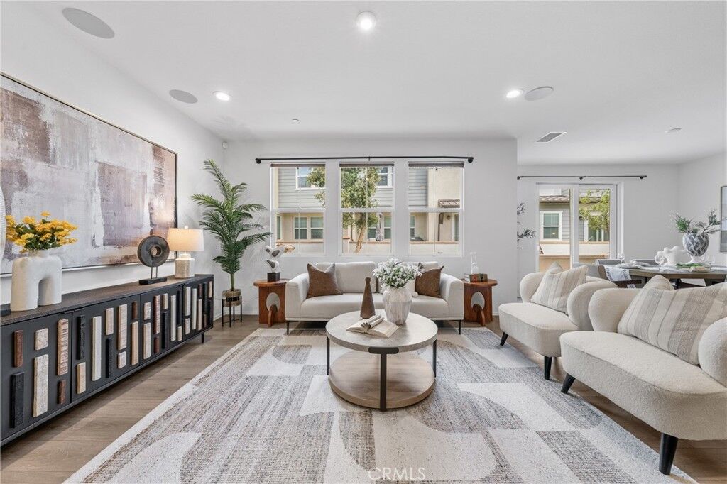 Property Photo:  220 W Via Prado 52  CA 91762 