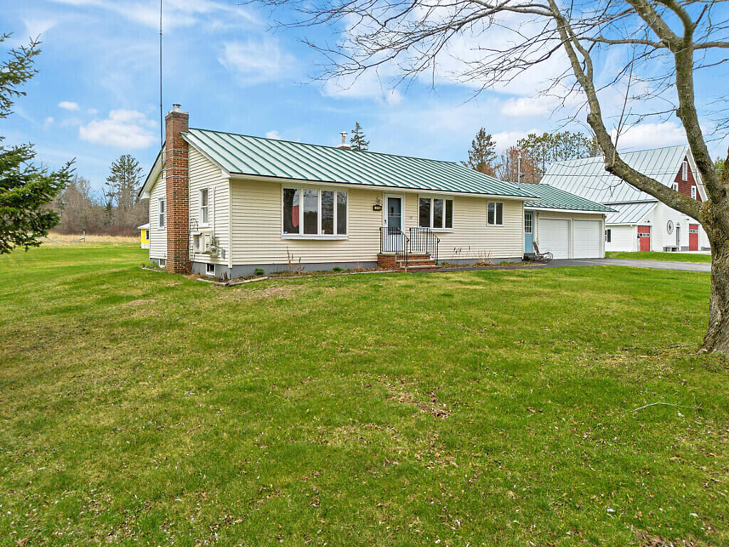 Property Photo:  176 Fairfield Street  ME 04963 