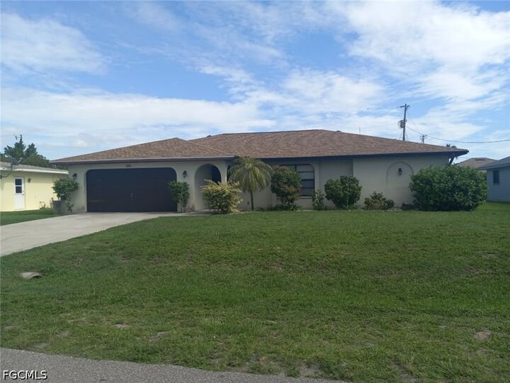 Property Photo:  1106 SE 21st Lane  FL 33990 