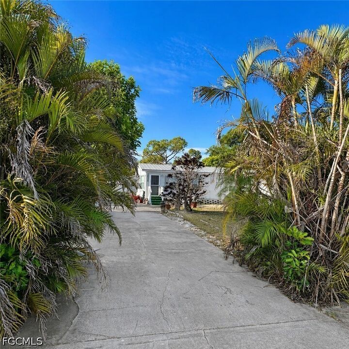 Property Photo: 2520 Brownell Court FL 33917