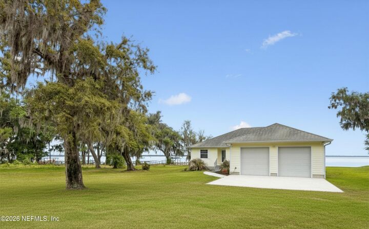 Property Photo: 102 Sandra Lane FL 32112