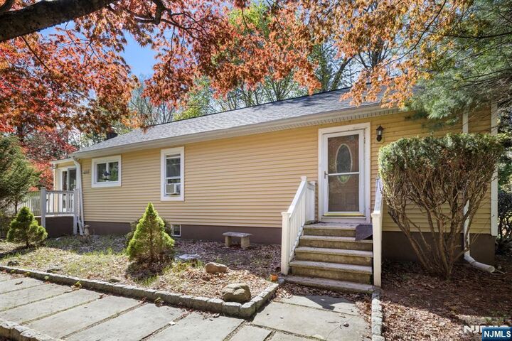 Property Photo:  10 Old Stone Church Road  NJ 07458 