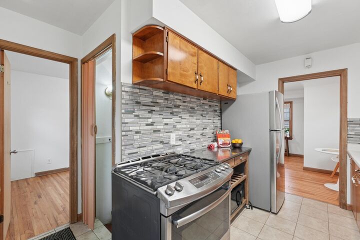 Property Photo:  1814 Montana Avenue E  MN 55119 
