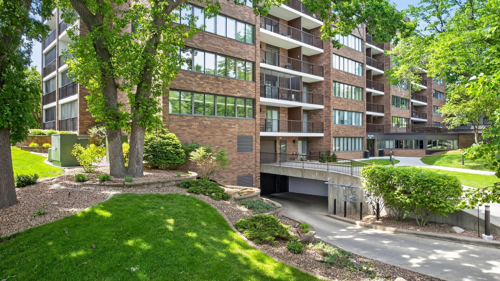 Property Photo:  600 4th Street SW 408  MN 55902 