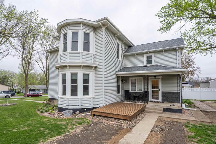 Property Photo:  334 3rd Ave SE  IA 51031 