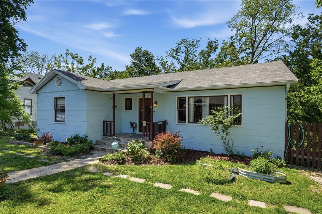 Property Photo:  115 Wall Street  AR 72632 
