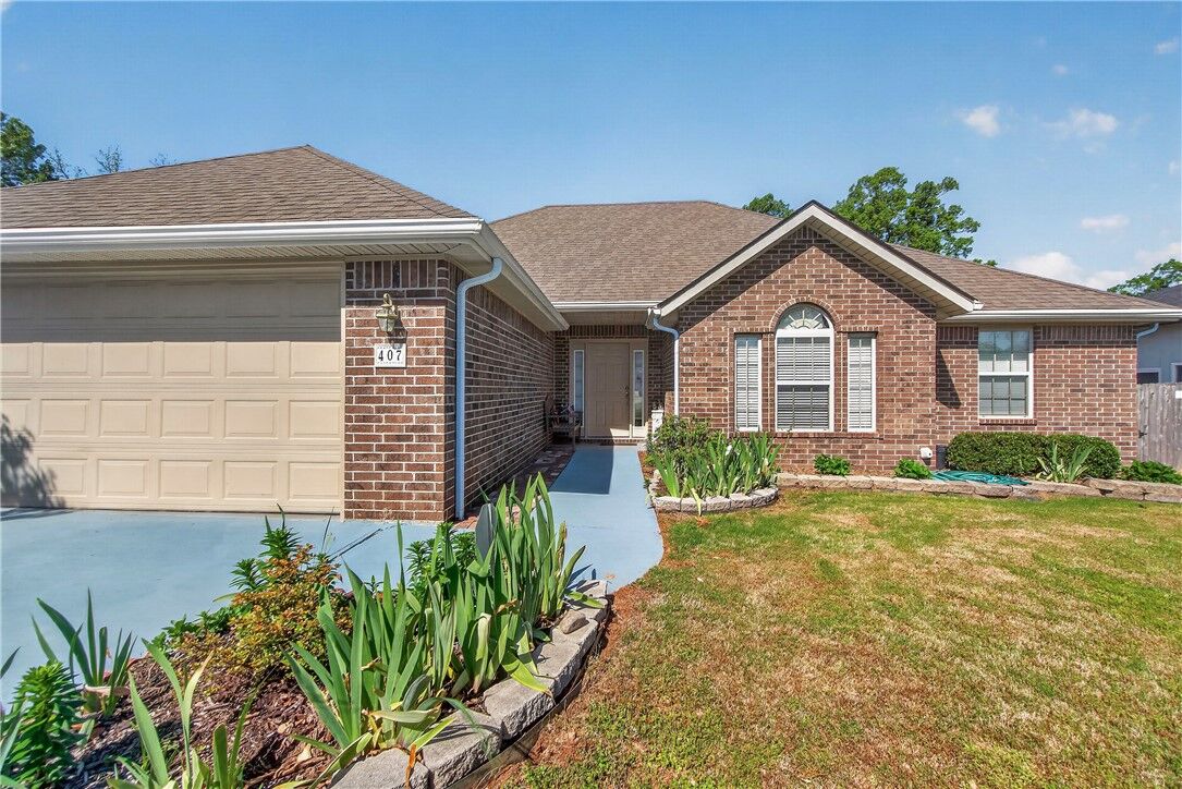 Property Photo:  407 NW J Street  AR 72712 