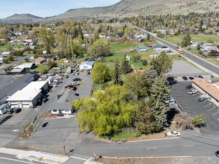 Property Photo:  6039 S 6th Street  OR 97603 